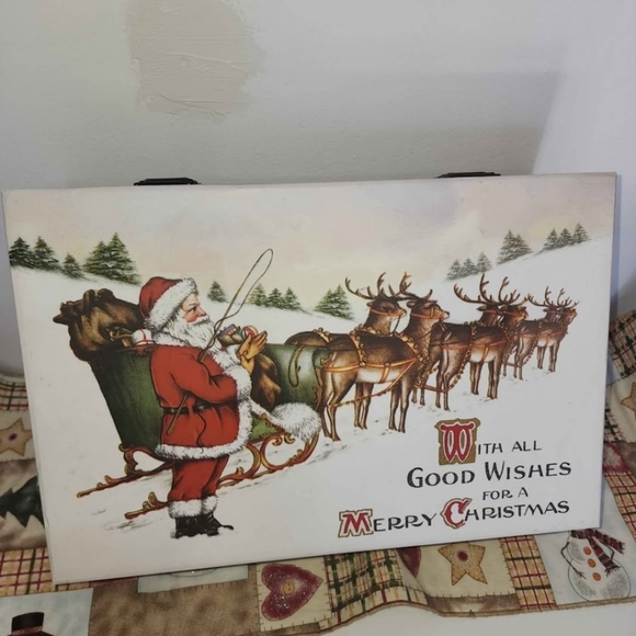 🎄140 Christmas Suitcase with Santa Design - Picture 2 of 9